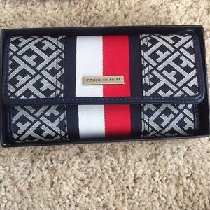 Tommy Hilfiger wallet